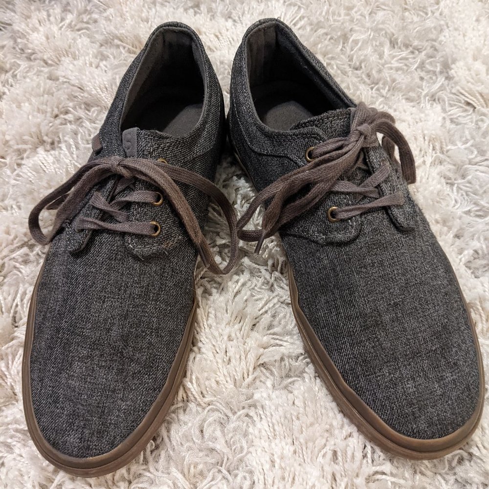 State skater sneakers